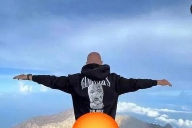 Terungkap Identitas Bule Copot Celana di Puncak Gunung Agung, Terancam Dideportasi