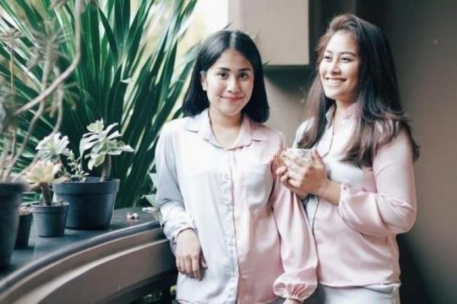 10 Adu Gaya Gadis Vs Gya, Kakak Alshad Ahmad yang Cantik Bak Anak Kembar