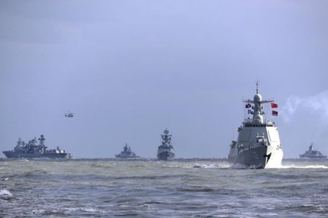 Panas! Kapal Perang AS-China 'Cekcok' di Dekat RI