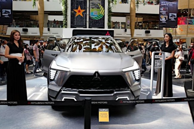 Kota Bandung Kedatangan Mobil Canggih, dan Tingkah Unik Pengendara Motor di Indonesia