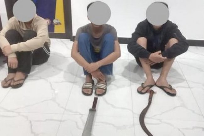 Perang Sarung Bawa Celurit hingga Golok, Tiga Remaja di Bogor Ditangkap Polisi