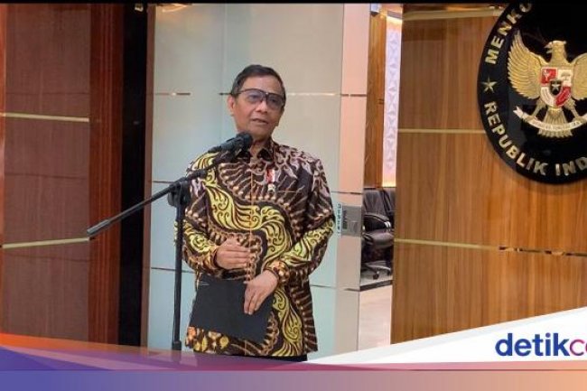 Mahfud Tantang Benny Harman-Arteria Dahlan Hadiri Rapat Rp 349 T di DPR
