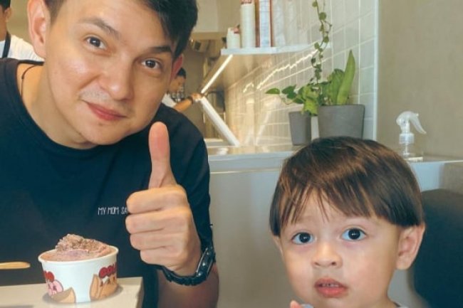 Jadi Mualaf, Marcell Darwin Sigap Ajari Anak Sholat Sampai Nangis