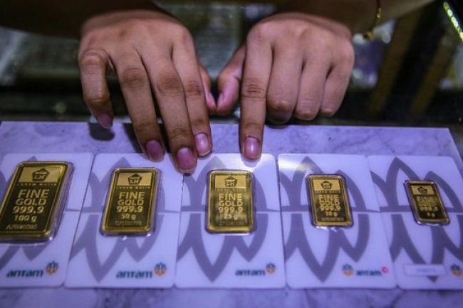 Harga Emas Antam Anjlok ke Rp1,072 Juta per Gram Pagi Ini