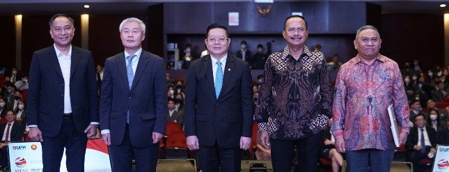Cetak Pemimpin Muda Berwawasan Internasional, UPH Hadirkan Sekjen ASEAN dalam Kuliah Umum