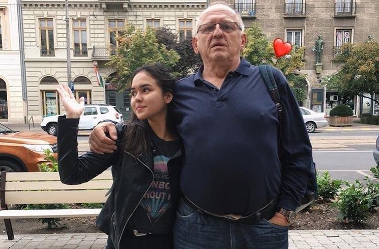 Rest In Peace, Papa Gabor Ayah Mendiang Laura Anna Meninggal Dunia di Hungaria