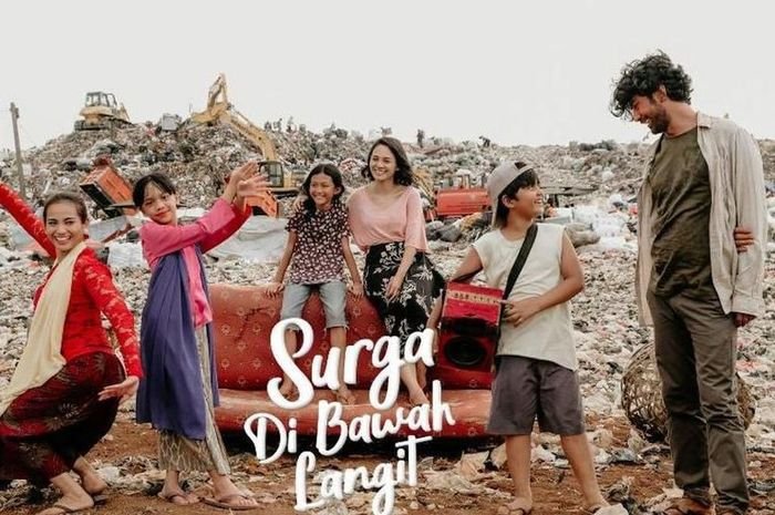 Sinopsis Film 'Surga di Bawah Langit' yang Diperankan Reza Rahadian dan Acha Septriasa