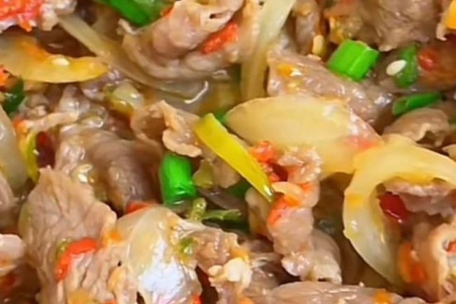 Resep Makanan Internasional Beef Tumis Pedas Dibalut Kearifan Lokal