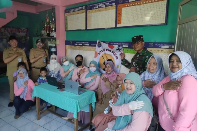 Imunisasi Polio di Mampang Melampaui Target