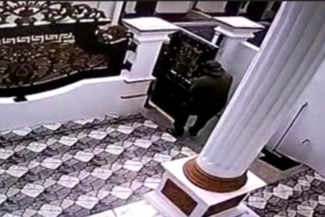 Pria Mabuk Bawa Kabur Pagar Rumah Warga di Tambun Senilai Rp12 Juta