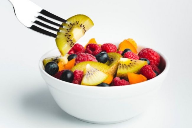 Es Buah vs Salad Buah, Mana yang Lebih Sehat?