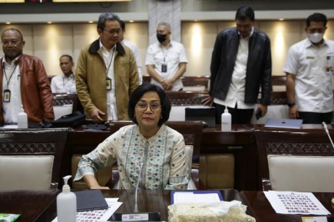 Menkeu Dukung RI 'Buang Dolar', Tepat Saat Ekonomi Tak Pasti