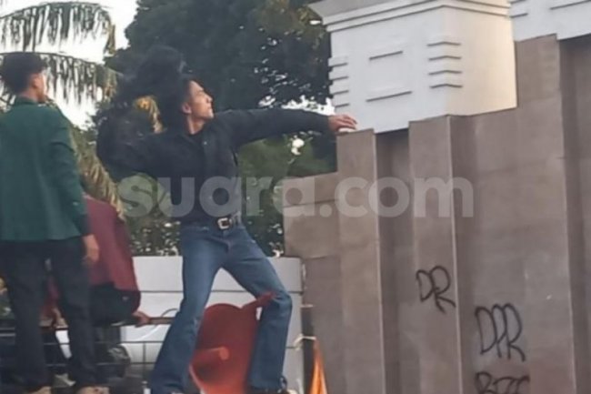 Jefri Nichol Sebar Identitas Orang Lain Tanpa Izin, Bisa Masuk Bui Selama 7 Tahun dan Denda Rp700 Juta?
