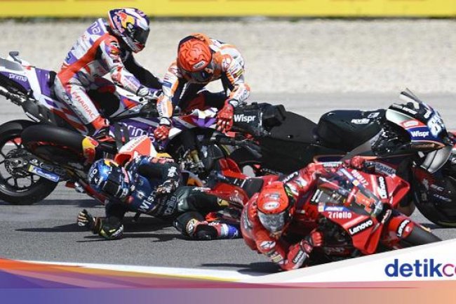 Marc Marquez Disebut Halalkan Segala Cara Gegara Mau Kejar Rossi