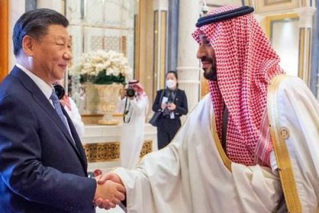 Aksi Buang Dolar "Menggila", China Beli Migas Pakai Yuan