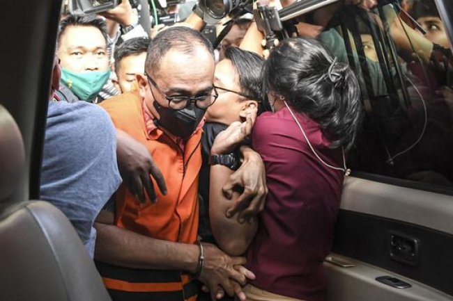 FOTO: Rafael Alun Ditahan KPK hingga Perayaan HUT ke-77 TNI AU