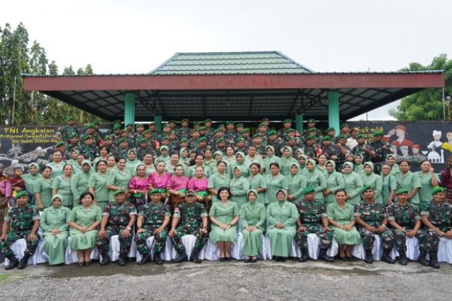 Danrem 161 Wira Sakti: Prajurit Kodim 1603/Sikka Harus Pandai Memanfaatkan Teknologi Informasi Sebagai Sarana Pembangan Diri  - BULIR.ID - Kenyang Jiwa, Sehat Akal