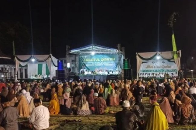 Ribuan Jamaah Nikmati Bacaan Qori' Qori'ah Internasional di Alun-alun Lumajang