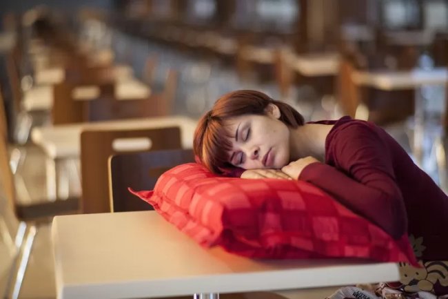 Waspada! Kurang Tidur Bisa Berdampak Negatif Bagi Kesehatan Salah Satunya Meningkatkan Risiko Penyakit Jantung