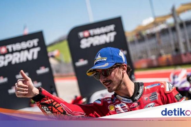 Menunggu Selebrasi Sepatu Koboi Pecco di Austin