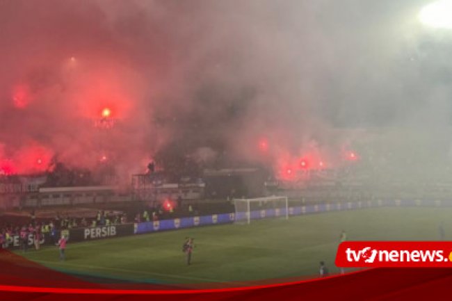 3 Fakta Laga Persib Bandung Vs Persikabo 1973 dari Berakhir Chaos, Flare hingga Pitch Invasion dari Bobotoh