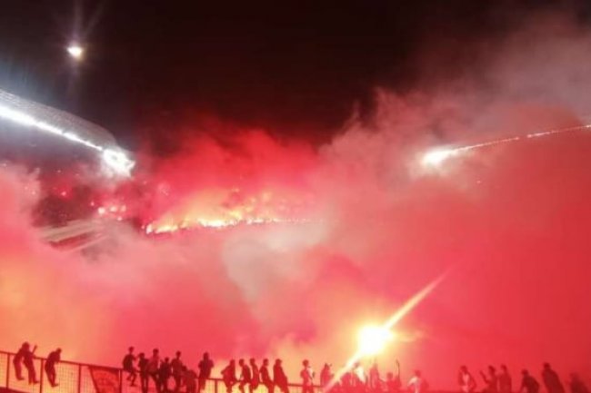 Bos Persib Bandung Komentari Aksi Bobotoh Nyalakan Flare dan Terobos Lapangan di GBLA