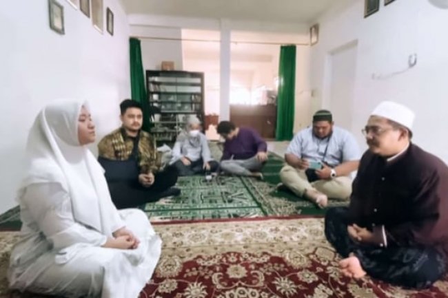 Adik Nathalie Holscher Pindah Agama Islam di Bulan Ramadhan, Sang Kakak Ucap Syukur