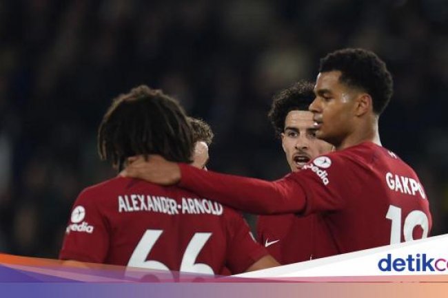 Foto Momen Kontroversial yang Awali Pesta Gol Liverpool Lawan Leeds