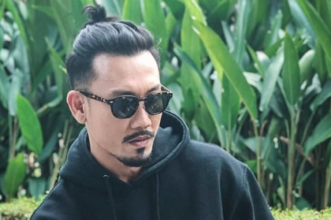 Denny Sumargo Masuk Masjid Ambil Wudhu Dulu: Gue Menghormati dan Mengikuti Aturan Mereka