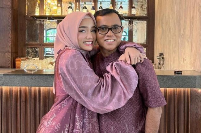 Rich Aunty Nih Bos! Kado Ulang Tahun Fuji buat Haji Faisal Bikin Takjub: Dodot Pasti Iri