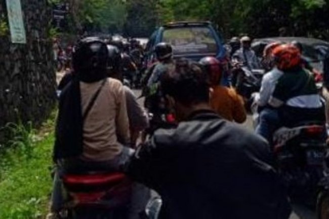 Banyak Motor Mogok di Jalur Alternatif Menuju Kawasan Puncak