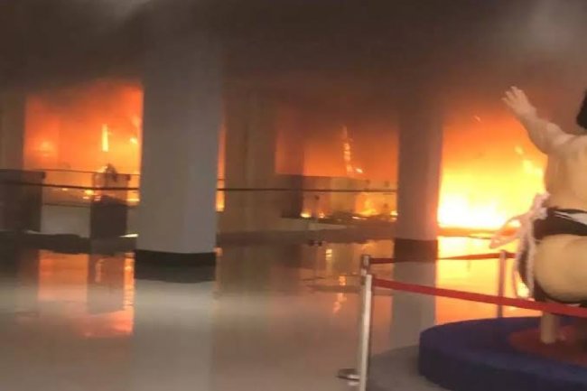 Trans Studio Mal Makassar Terbakar, 32 Korban Dilarikan ke Rumah Sakit
