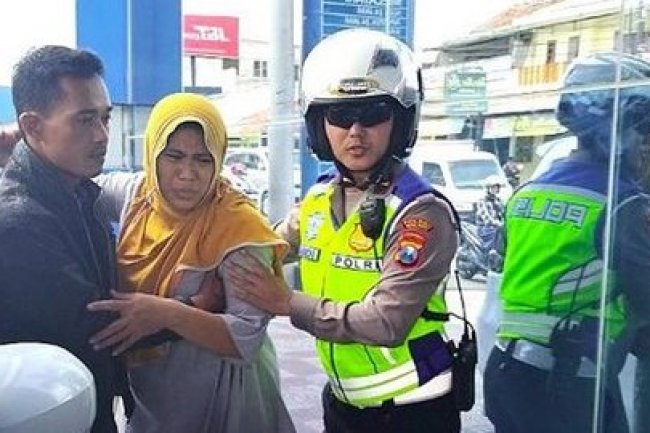 Cerita Polisi Belah Kemacetan Arus Balik, Bantu Evakuasi Ibu yang Akan Melahirkan