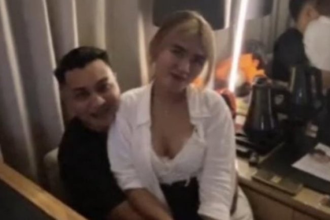 Viral Anggota DPRD Bojonegoro Pangku Wanita Seksi, Ini Klarifikasinya!