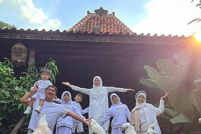 7 Potret Rumah Irfan Hakim, Mirip Joglo dengan Nuansa Jawa