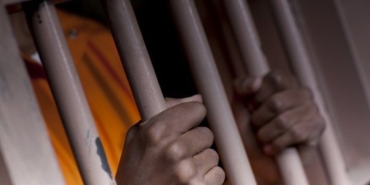 Tahanan Mabuk Aniaya Polisi di Kutai Timur, Pemasok Miras Ternyata Polisi Juga