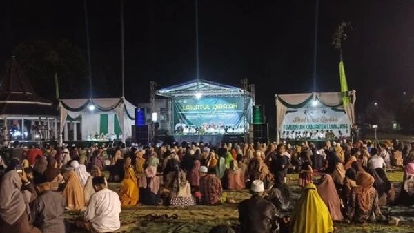Ribuan Jamaah Nikmati Bacaan Qori' Qori'ah Internasional di Alun-alun Lumajang