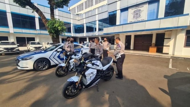 Ratusan Kendaraan Canggih Polisi Tiba di Labuan Bajo