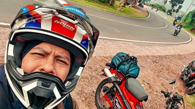 Ariel NOAH Mudik Sendirian Naik Motor, Netizen: Mau Dong Dibonceng Ayang