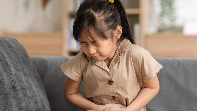 Sakit Perut pada Anak Disertai Keringat Dingin, Berbahayakah?