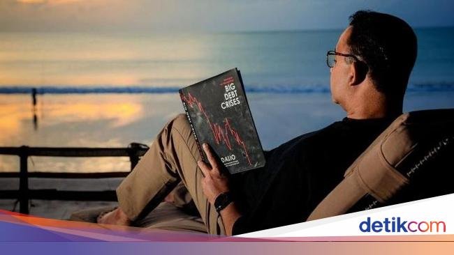 Anies Dinilai Sentil Jokowi soal Utang lewat Buku Big Debt Crises