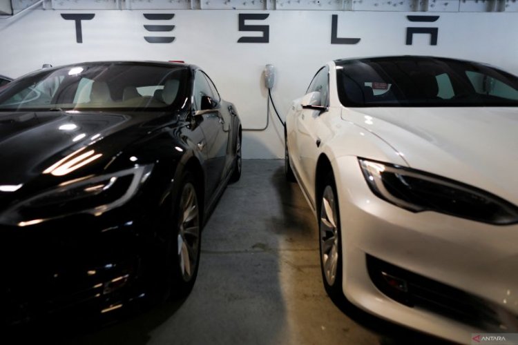 Tesla rayu konsumen dengan program Supercharging gratis selama 3 tahun