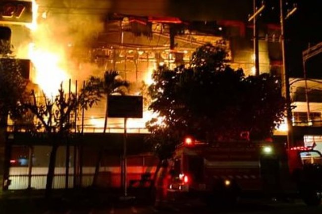 Malang Plaza Terbakar, Ratusan Kios Ludes Dilalap Api