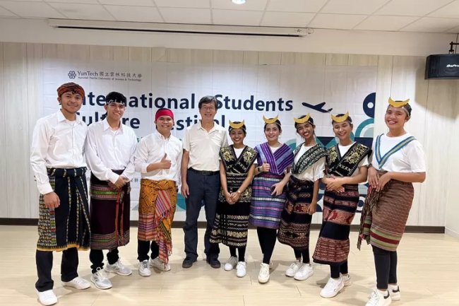 Tampilkan Tari Kreasi Asal Maumere, Profesor Wei-Hwa Pan Apresiasi Mahasiswa Internasional asal NTT