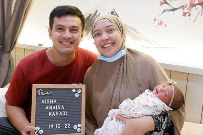 5 Potret Temmy Rahadi Bahagia Momong Anak yang Dinantikan 6 Tahun