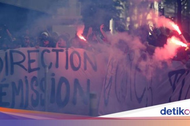 Potret Demo Ultras PSG Kecam Messi, Neymar, dan Petinggi Klub