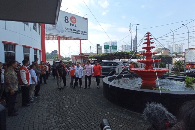 Anies Hadiri Peringatan Hari Buruh Internasional di DPP PKS