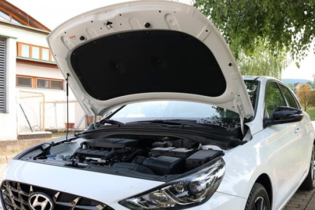 Perlukah Buka Kap Mesin Mobil di Rest Area, dan Hyundai Stargazer Baru Segera Dijual