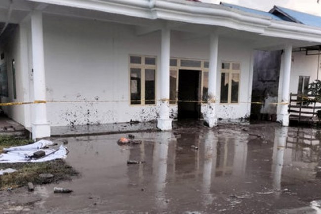 Lumpur Menyembur dari Sumur Bor di Mempawah, Ada Percikan Api