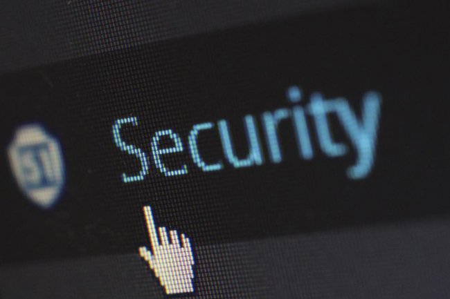 Pentingnya Keamanan Data Pribadi di Tengah Perkembangan Teknologi Informasi